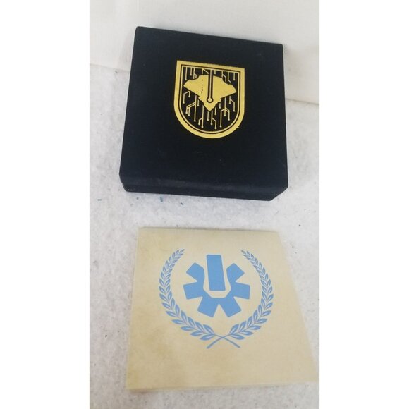 Destiny 2 Undying Seal Pin Bungie Rewards Medallion‎ RARE RETIRED - Picture 2 of 5